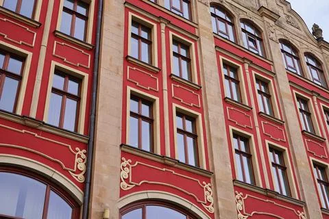 Historic building facade with ornate windows and decorative elements Foto stock