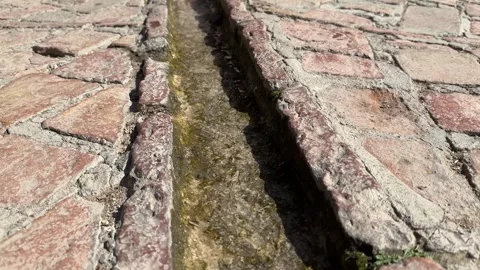 Historic cobblestone irrigation channel in Alcazaba of Malaga Vidéo 268537053