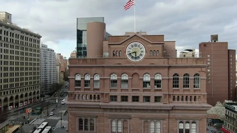Historic Cooper Square foundation building anchors a quiet block Vídeos de archivo 126901469