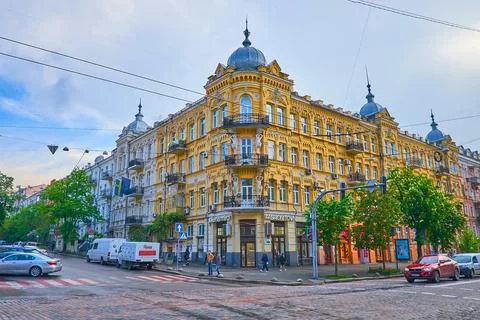 Historic edifice in Bohdan Khmelnytsky Avenue, on May 18 in Kyiv, Ukraine Fotos de archivo