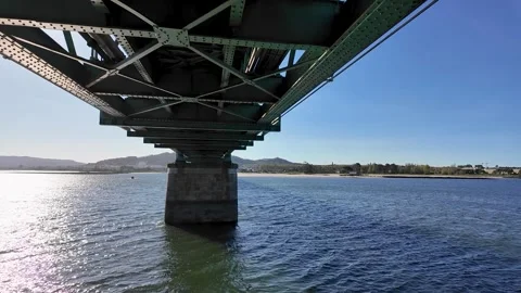 Historic Eiffel Bridge over the Lima River in Viana do Castelo, Portugal 库存影片 332368892