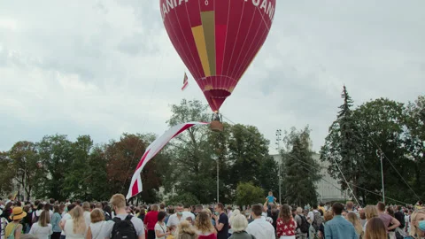 Historic flag of Belarus waving from from a hot air balloon 動画素材 138024280