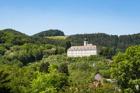 Historic Monastery Above Gloggnitz Surrounded by Forested Hills in Lower Austria Fotos Stock