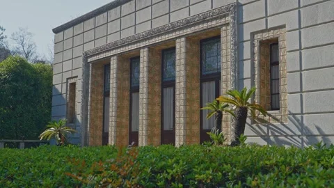 Historic Neo-Classical Stone Building Facade with Ornate Columns, Stained Glass Vídeos de archivo 334631114