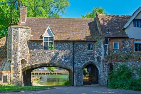 Historic Pulls Ferry medieval watergate and bridge in Norwich, England Stock Photos