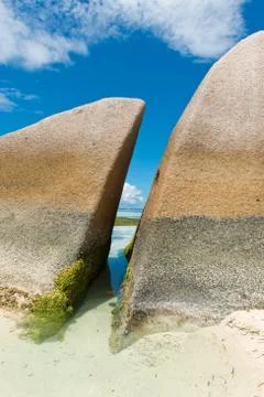 Historic rocks at anse source d'argent lagoon 스톡 사진