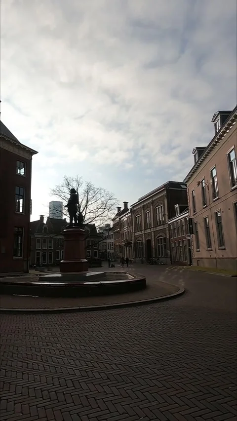 Historic square and monument statue in Leeuwarden, Netherlands. Stock-Footage 341500188