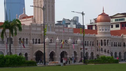 The historic Sultan Abdul Samad Building located across from Merdeka Square in Vídeos de archivo 346012300