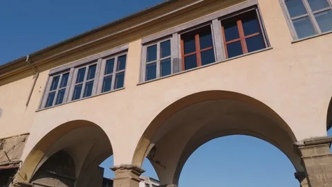 Historic Upper Corridor of Ponte Vecchio Bridge with Medieval Stone Archite.. Video stock 340748690