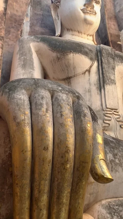 Historical Buddha statue in Sukhothai Stockbeeldmateriaal 344951929