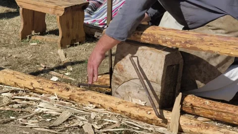 Historical craftsman assembling wooden structures during festival in Brno 库存影片 342492785