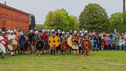 Historical reconstruction of the Varangians Vídeos de archivo 81368795