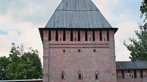Historical tower featuring distinct brick walls and a wooden roof. The structure Vidéo 344528092