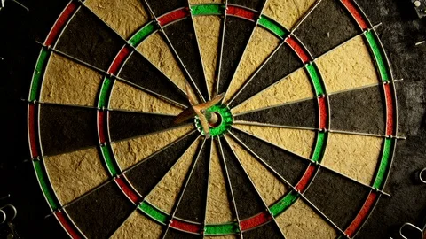 Hit the mark, arrow hits the mark, darts Vídeo Stock 94770401