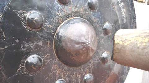Hitting giant gong Stock-Footage 60682555