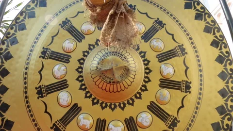 Hitting the oriental gong. close up. Video stock 181808136