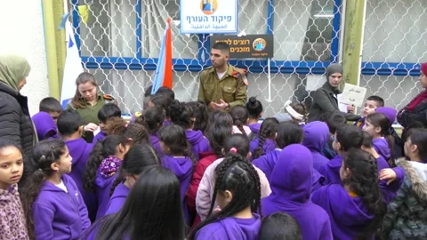 An HLS soldier explaining school children about emergency services during drill 스톡 동영상 135359587