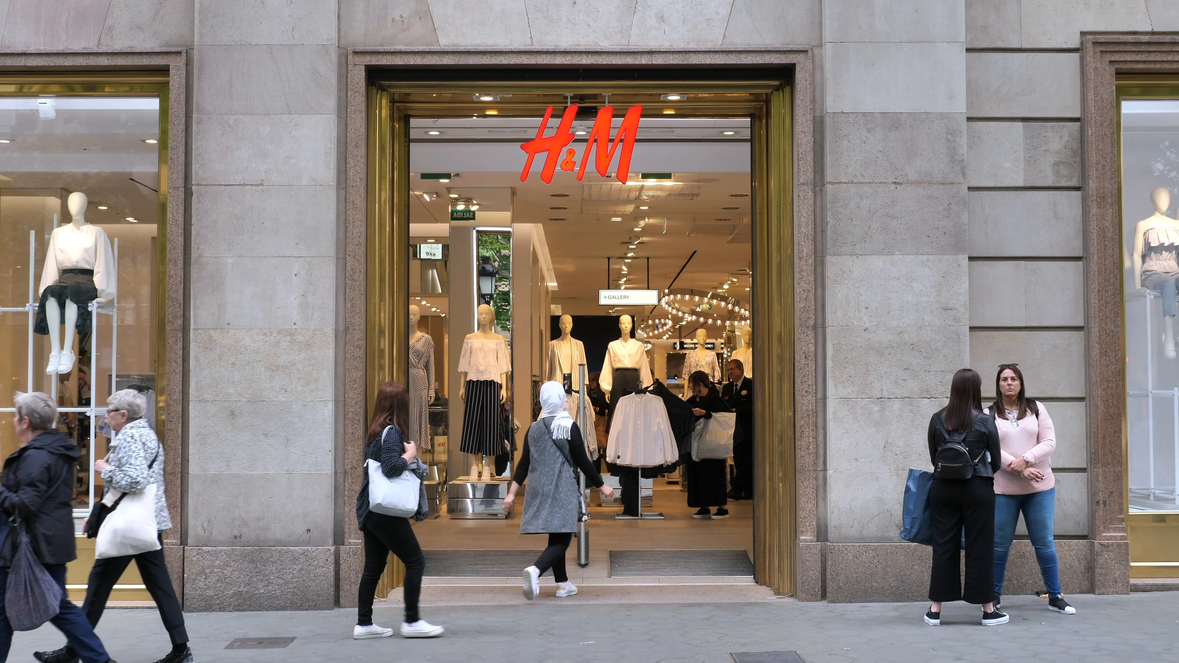 The Buzz: H&M opens in the Fox River Mall next Thursday