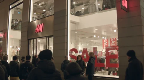 H&amp;M store window Stock Footage 35197654