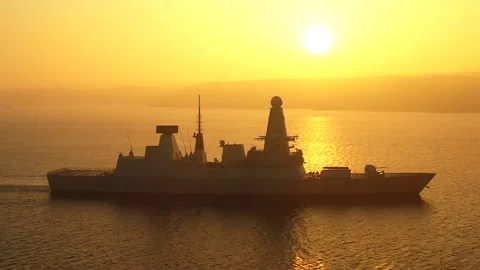 HMS Dragon, Royal Navy type 45 daring class destroyer sailed through Bosporus Video stock 202976472