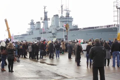 HMS Illustrious returns from the philippines Stock Photos