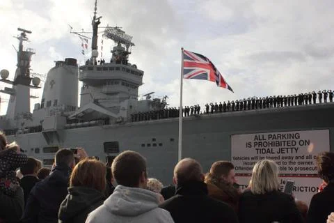 HMS Illustrious returns from the philippines Stock Photos