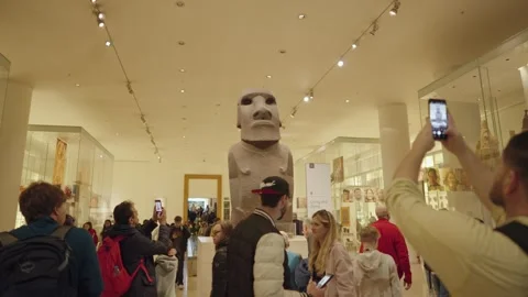 Hoa Hakananai'a is a moai, Easter Island, British Museum London Vídeos de archivo 276183450