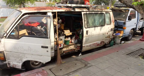 Hoarder van full of scarp and garbage and broom near open door Vídeo Stock 326376416