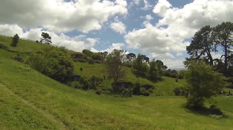 Hobbit holes on the hill Vídeos de archivo 48221349