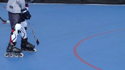 Hobby Kids inline skating skaters Roller Hockey game stadium sport court Vídeo Stock 86136062