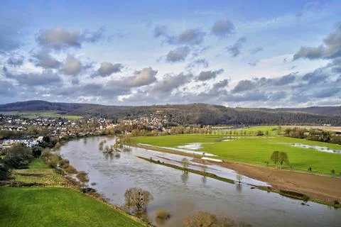  Hochwasser und Überschwemmungen der Weser nach tagelangen starken Regenfä. Stock Photos