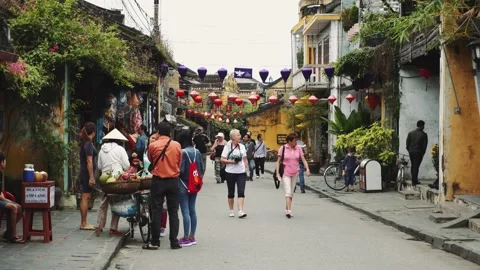 Hoi An, Vietnam. Street night view at Hoi An ancient town historic district Vidéo 132166317