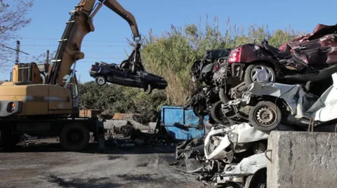 Hoisting smashed cars Stock-Footage 58129330