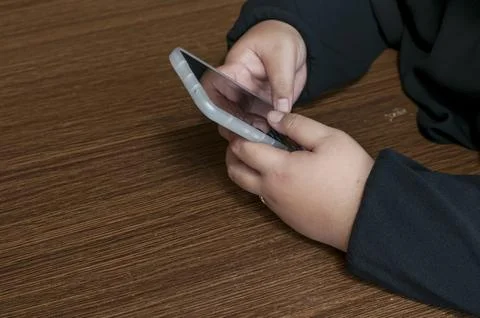 Hold android phone Foto stock