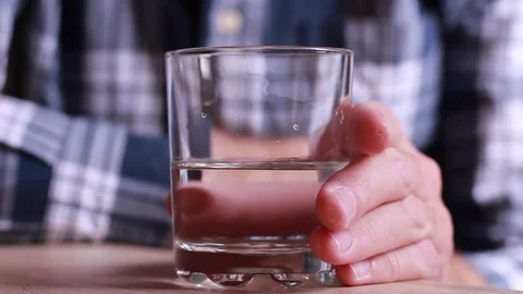 Holding and drinking gin closeup Vídeos de archivo 82522672