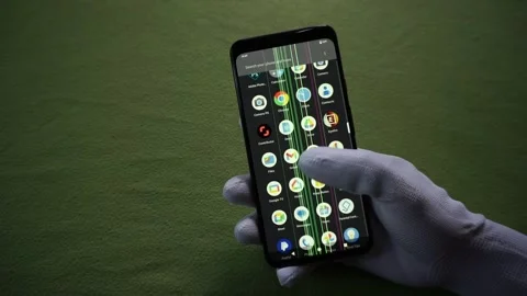 Holding google pixel 4 phone with green screen issues on green background 库存影片 321768746