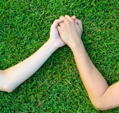 Holding hands Stock-Fotos