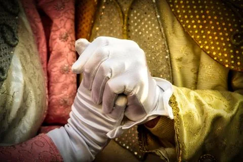 Holding Hands Fotos Stock