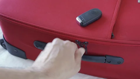 Holding key car on a red suitcase on a bed Vidéo 275585296