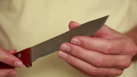 Holding metallic kitchen knife 動画素材 73505486
