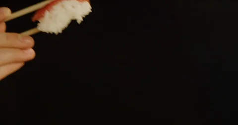 Holding sushi with sticks Видео 126301006