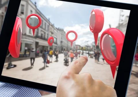 Holding tablet and Location pointer markers in city street Foto stock