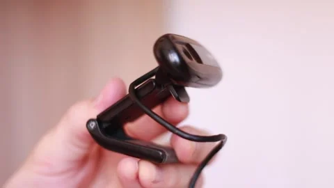 Holding web camera in hand Vídeo Stock 165325174