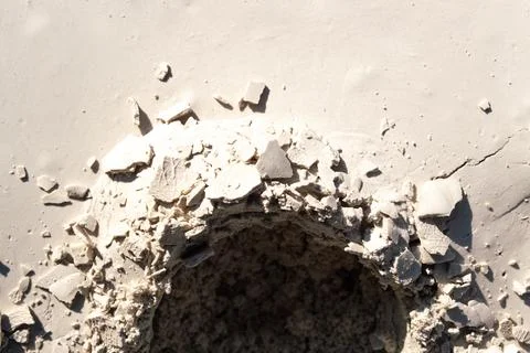 A hole in the plaster with shards around Foto stock