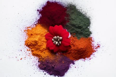 Holi Colors in a Circular Pattern With red flower in it isolated on White Stock-Fotos