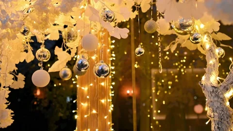 Holiday background. Trees are decorated with golden lights christmas balls on Stockbeeldmateriaal 204778182