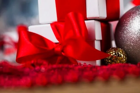 Holiday Christmas background with stack of presents Foto stock gratuite
