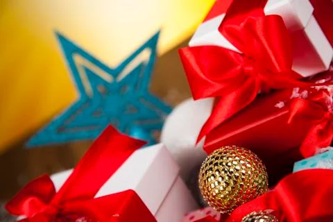 Holiday Christmas background with stack of presents Foto stock gratuite