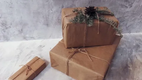 Holiday delivery boxes, parcels wrapped in brown paper, decorated and tied with Stockbeeldmateriaal 154007798