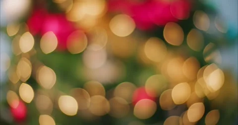 Holiday Tree Bokeh Lights Glowing with Soft Red and Gold Festive Illumination 库存影片 331105283